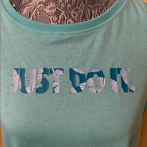 Nike Tops - NWT NIKE SLEEVELESS TOP